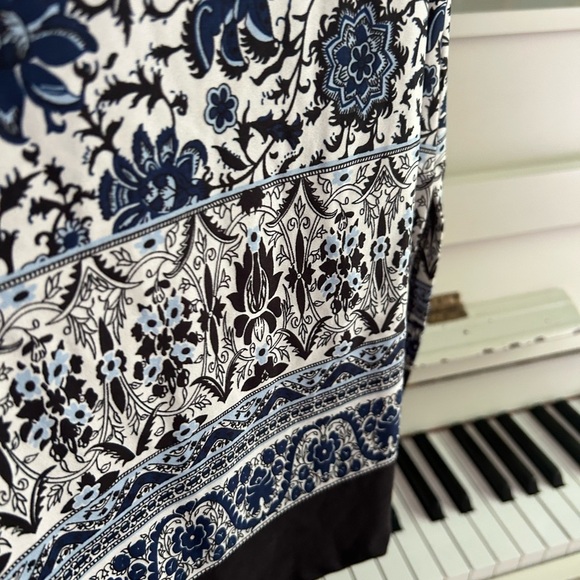 Laura Petites  Black and Blue Floral Tunic M - Picture 13 of 16